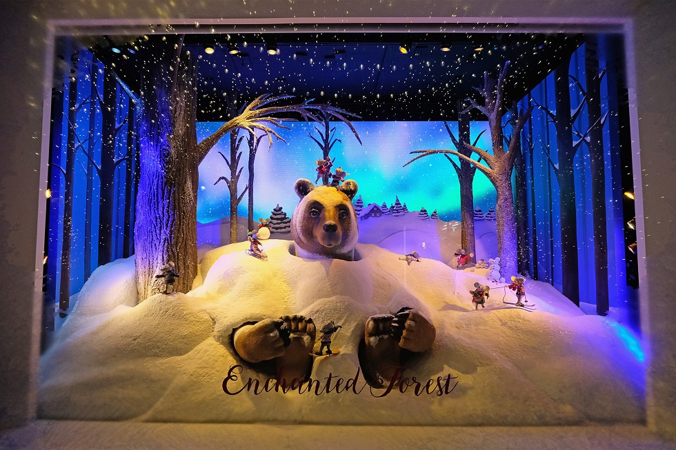 Take A Look At The Most Beautiful Christmas Windows In New York City ➤To see more Interior Design Shop ideas visit us at http://interiordesignshop.net/ #interiordesignshop #bestshops #bestinteriordesignshops @intdesignshop