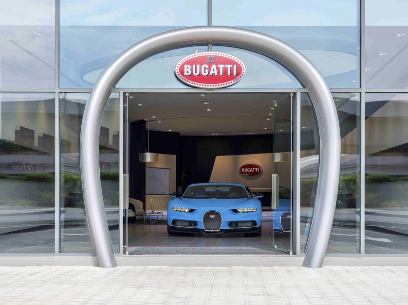 Get Inside The Largest Bugatti Showroom in Dubai ➤ To see more news about the Interior Design Shops in the world visit us at www.interiordesignshop.net/ #interiordesign #homedecor #shopping #icff @interiordesignshop @koket @bocadolobo @delightfulll @brabbu @essentialhomeeu @circudesign @mvalentinabath @luxxu @covethouse_